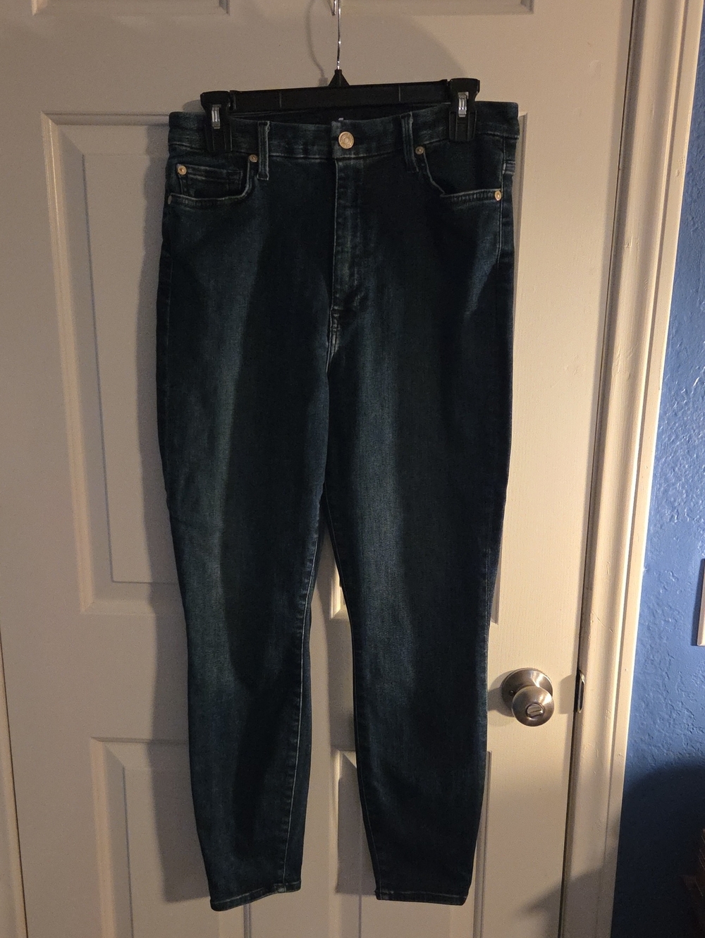 7 For All Mankind Skinny Jeans in Dark Blue cropped slim fit